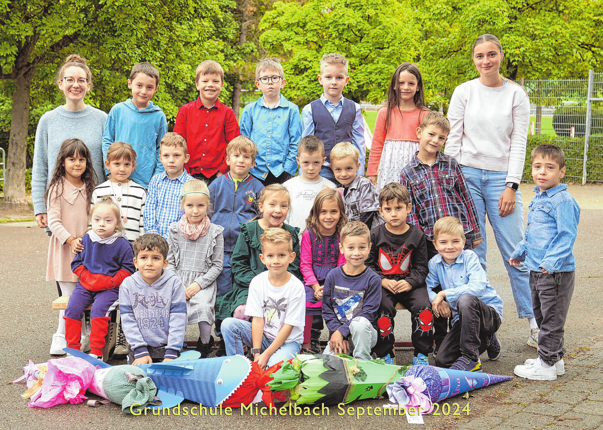 Grundschule Michelbach/Bilz, Klasse 1b  - Klassenlehrerinnen: Laura Zilke (links), Leann Niedrée Foto: Top-Fotografie Rau