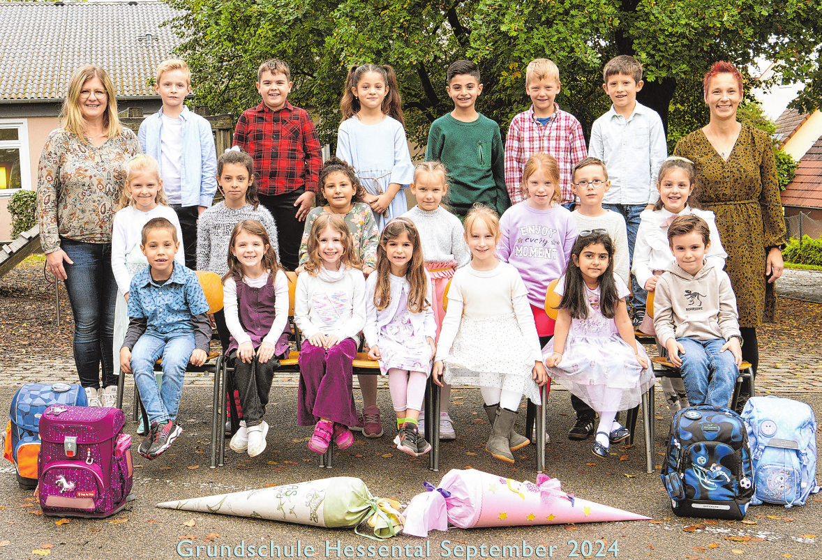 Grundschule Hessental, Klasse la  - Klassenlehrerin: Stafanie Wagner (rechts), Fachlehrerin: Anke Podehl Foto: Top-Fotografie Rau