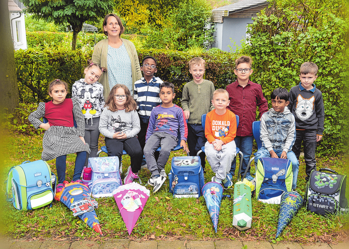 Wolfgang Wendlandt Schule, Klasse la  - Klassenlehrerinnen: Mirjam Conradt (links), Gabriele Frey (nicht auf dem Bild) Foto: nohau Fotostudio