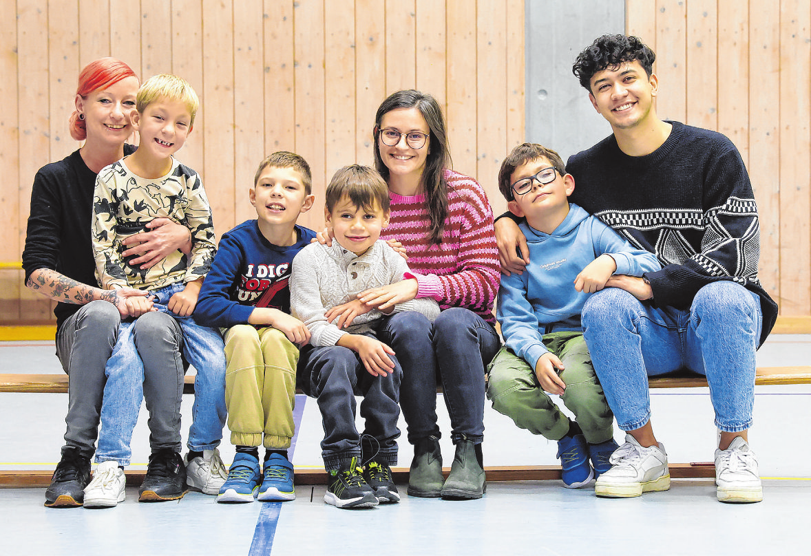 Sonnenhofschule, Grundstufe, Klasse Bompori Klassenlehrerin: Antigoni Bompori (Mitte), Lehrerin: Sabine Rupp, FSJ: Lemuel Ospino Herreno Foto: Ufuk Arslan