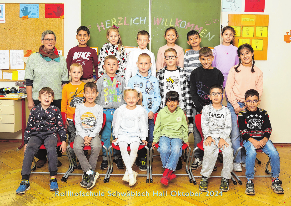 Vorbereitungsklasse (VKL) Rollhof Klassenlehrerinnen: Barbara Sinner (links), Katharina Becker (nicht auf dem Bild) Foto: Top-Fotografie Rau