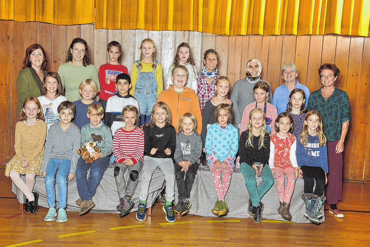 Grundschule Steinbach, Montessoriklasse M1 von links: Schulbegleiterin Petra Windmüller, Lehrerin Sindy Nebel, Sonderpädagogin Antje Mertens, Schulbegleiterinnen Gülten Gültekin, Petra Fehling, Lehrerin Hiltrud Schäfer Foto: nohau Fotostudio