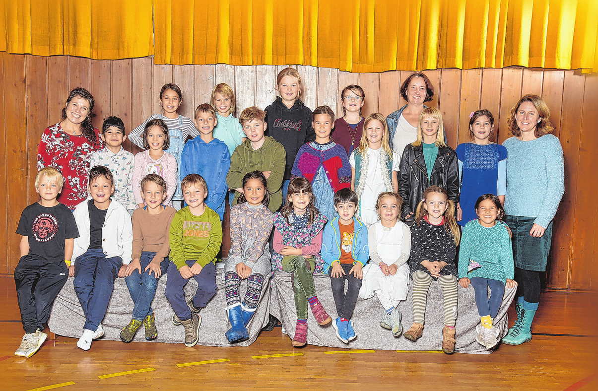 Grundschule Steinbach, Montessoriklasse M3 von links: Lehrerinnen Jutta Kraft, Katja Stichling Foto: nohau Fotostudio