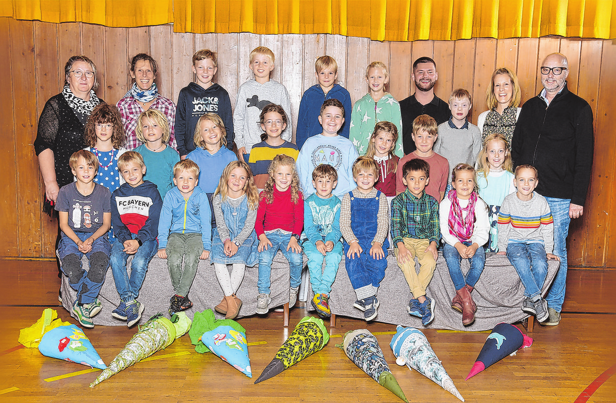 Grundschule Steinbach, Montessoriklasse M2 von links: Schulbegleiterin Heike Böttcher, Sonderpädagogin Antje Mertens, Schulbegleiter Dragan Majstorovic, Lehrerin Donna Tonne, Lehrer Markus Wurster Foto: nohau Fotostudio