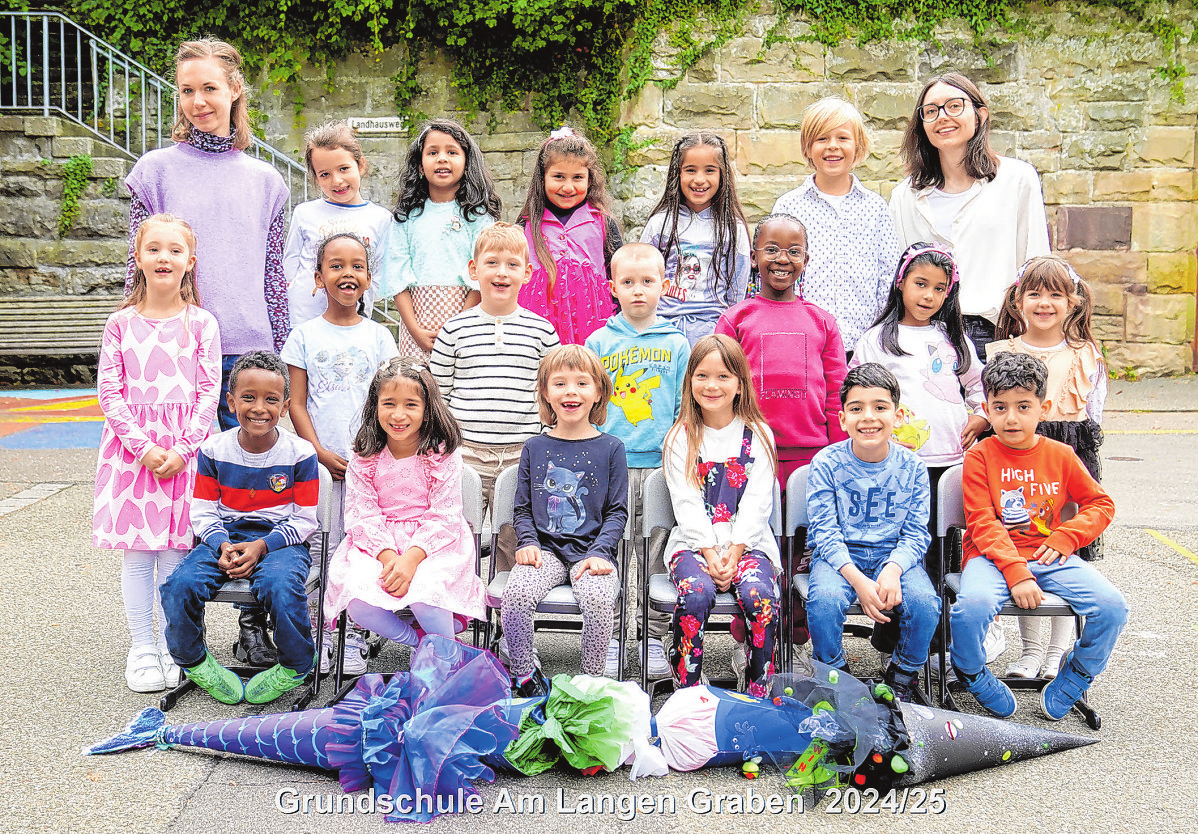 Grundschule Langer Graben, Klasse la Klassenlehrerin: Sabine Köhnlein (rechts), Schulbegleiterin: Sophia Holz Foto: Top-Fotografie Rau