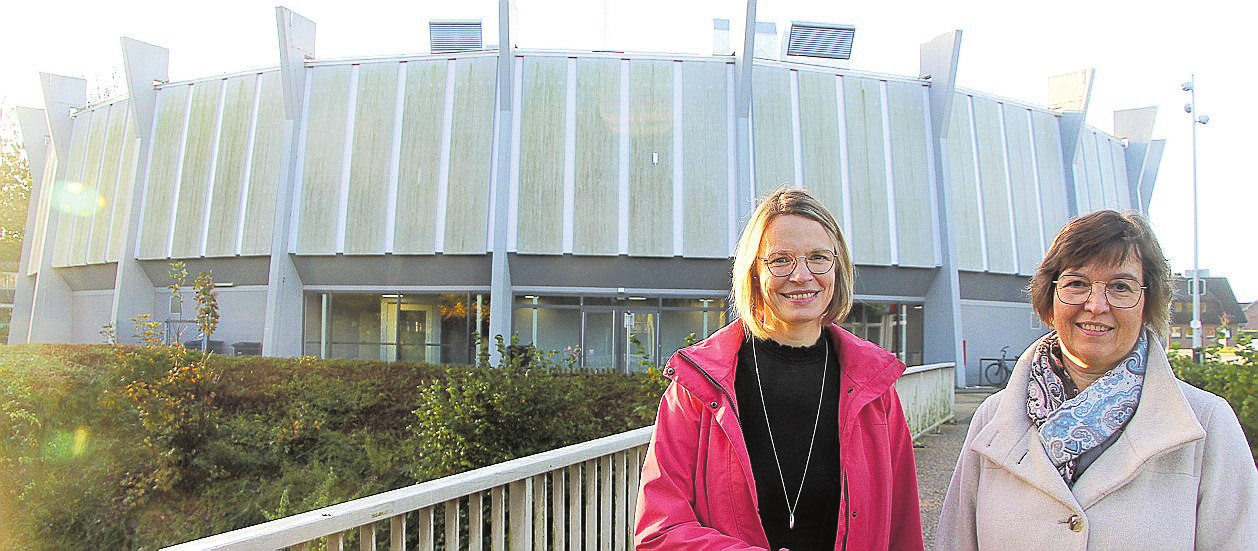 Christina Steevens und Jutta Dechering freuen sich darauf, allen Besuchern die Neuerungen der Hamalandhalle beim Tag der offenen Tür vorstellen zu dürfen.