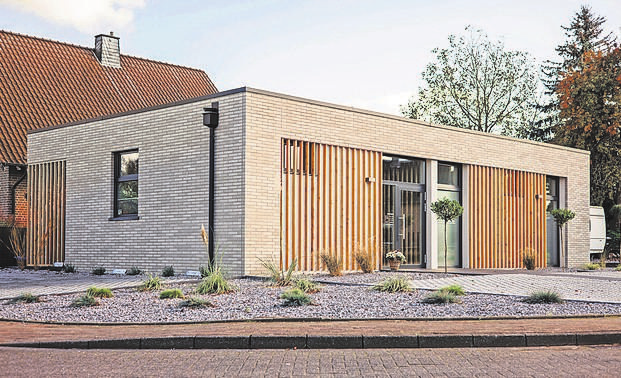 In schlichter, aber ansprechender Architektur präsentieren sich die neuen Praxen Zaunbrecher für Physiotherapie und Naturheilkunde in Waldfeucht-Haaren, direkt gegenüber vom bisherigen Standort. FOTO: ARCHITEKTURSTUDIO MEVISSEN