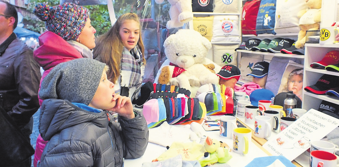 Der Martinsmarkt ist eine tolle Gelegenheit, um vielleicht nach den ersten Weihnachtsgeschenken Ausschau zu halten. Dafür sorgen die verkaufsoffenen Geschäfte und zahlreiche Marktstände.