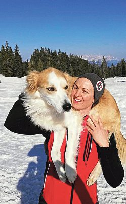 Christina Morano mit ihrem Suchhund Sky.