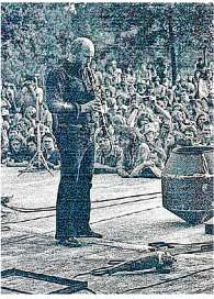 Ernst-Ludwig „Luten“ Petrowsky mit Werkzeug-Einsatz beim Open Air 1979 Foto: Andreas Tittmann