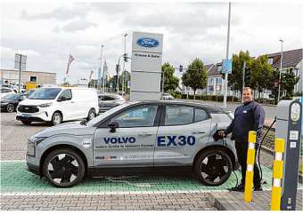 Volvo Profi Benjamin Loeff mit dem EX30 Modell. Fotos Alexander Rink