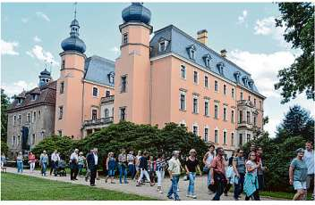 Beliebt sind die Führungen durch den Park bzw. durch die Geschichte von Ort, Schloss und Park.