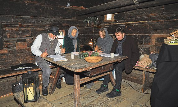 Vorlesen lassen, lauschen und staunen: Advent in Maria Saal. Foto: KM Blaschun