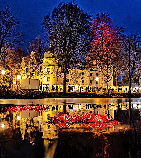 Bei der Mitwitzer Schlossweihnacht kann man die Magie der Weihnachtszeit in einer einzigartigen Kulisse erleben. FOTO: PR