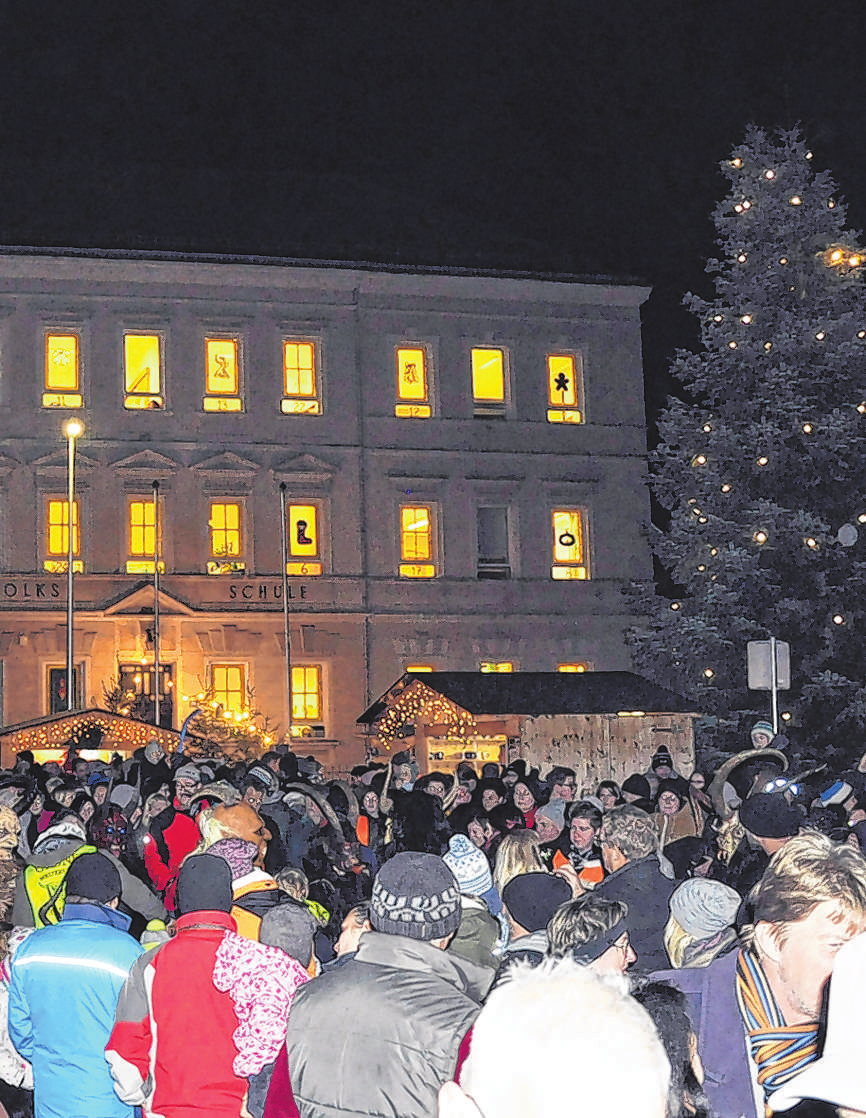 Der Neuzeuger Schlossadvent zieht traditionell viele Besucher an. Foto: Dietachmair