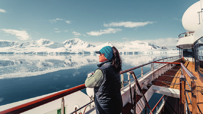 Kreuzfahrer im Polarmeer. Foto: David/Adobe Stock