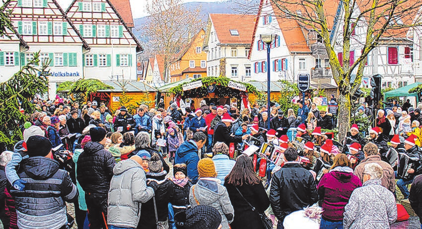 Auf dem gemütlichen Weihnachtsmarkt in Dettingen an der Erms kommt man unbeschwert in Adventsstimmung. Fotos: Gemeinde Dettingen