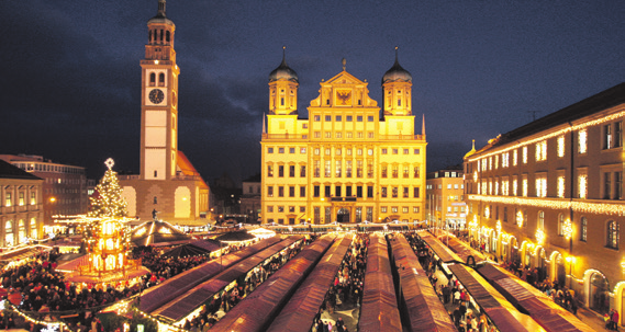 Lichterpracht unterm Perlachturm: der Augsburger Christkindlesmarkt