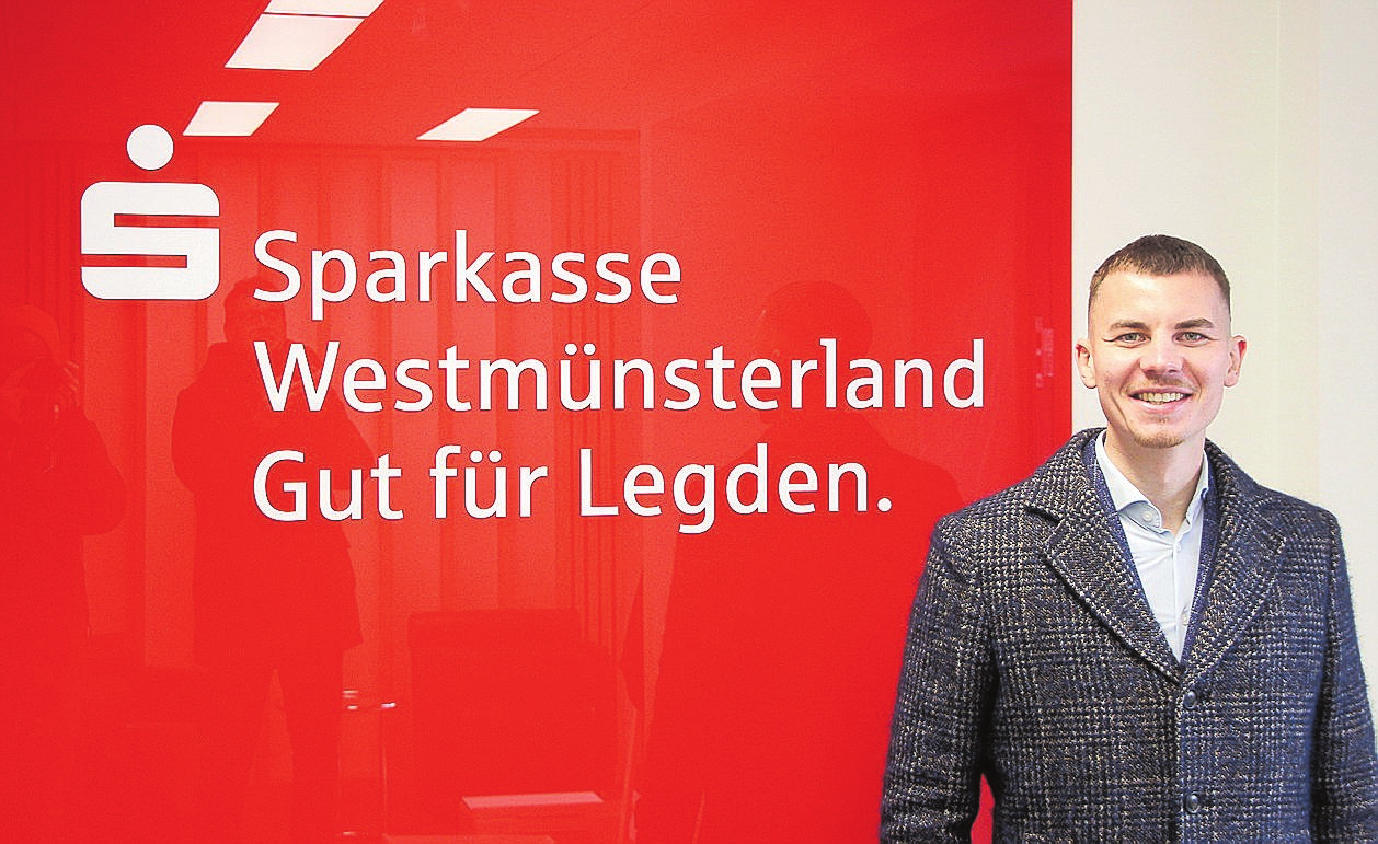 Simon Schmeddes, Regionalleiter für Legden und Schöppingen bei der Sparkasse Westmünsterland, freut sich darauf, gemeinsam mit seinem Team am Sonntag viele Besucher beim Tag der offenen Tür begrüßen zu dürfen.