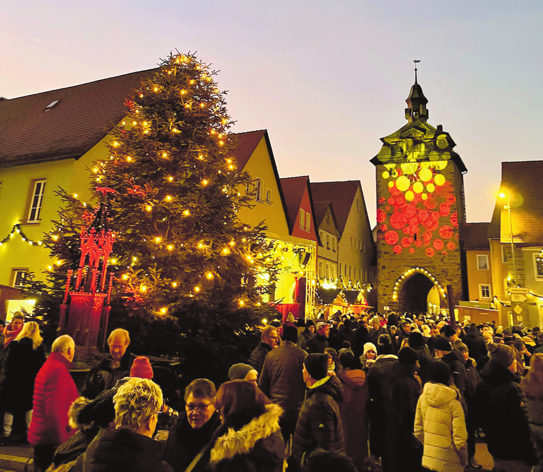 Heute Abend öffnet endlich wieder der Leutershäuser Weihnachtsmarkt seine Pforten. Für die offizielle Eröffnung um 18 Uhr hat sich sogar das Christkind angekündigt. Foto: Florian Thum