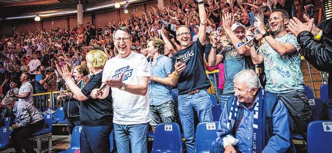 3000 Zuschauer passen bei Spielen der Merlins in die Arena Hohenlohe in Ilshofen. Das Weihnachtsspiel ist wieder ausverkauft. Foto: Die Lichtbuilder