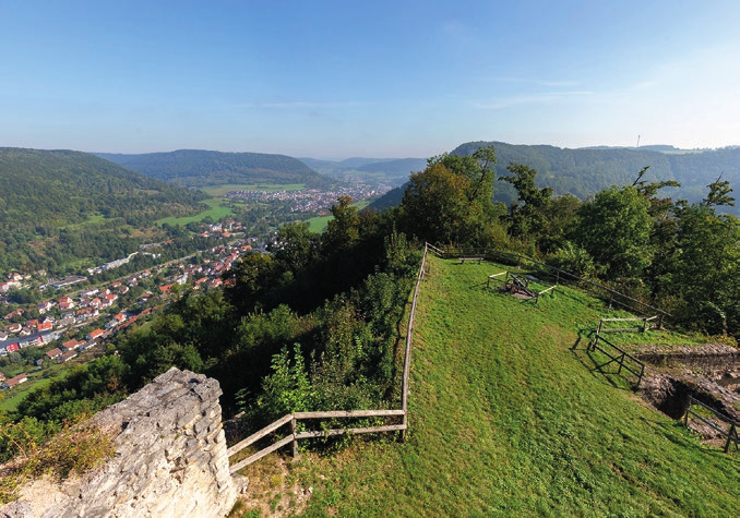 8 Blick von der Hiltenburg Richtung Deggingen