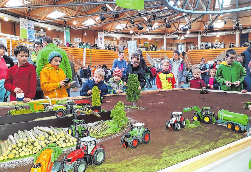 Mit Buddelkiste und Bauernhof wartet auch auf Kinder ein buntes Programm.