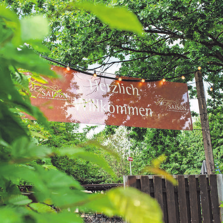 Zeit für eine Auszeit: Im Biergarten Hochsaison lässt es sich bei einem kühlem Aperol gut aushalten.