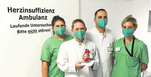 Selina Besancon, Chefärztin PD Dr. Mirja Neizel-Wittke, der Leiter der HFU Dr. Abdelouahid Azaouagh und Diana Waldfried (v.l.) freuen sich über die Zertifizierung der Kardiologie zur Heart Failure Unit-Schwerpunktklinik.