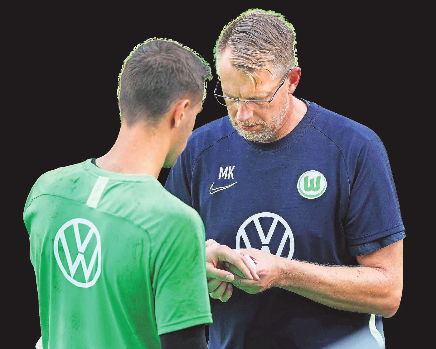Wolfsburgs 25. Bundesliga-Saison: Manfred Kroß mit Torwart Koen Casteels. FOTOS: IMAGO/ RUST (2)/REGIOS24