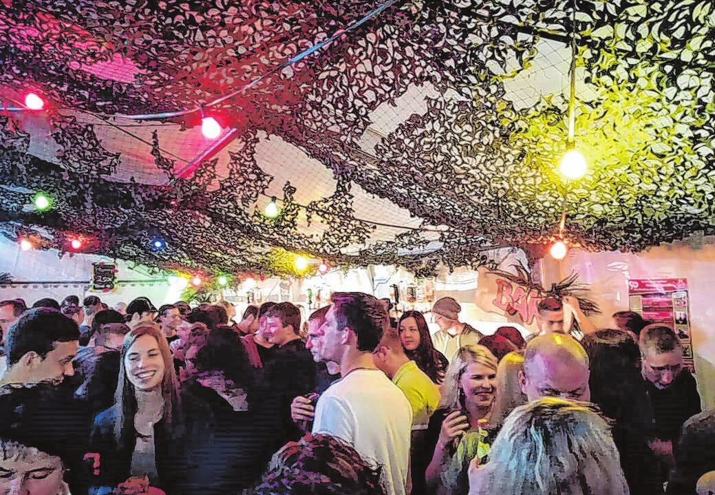 Treffpunkt bis in die Morgenstunden: die Bar im Magolsheimer Festzelt.