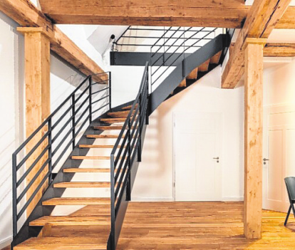 Holz und Edelstahl perfekt kombiniert. Foto: Treppenbau Voß