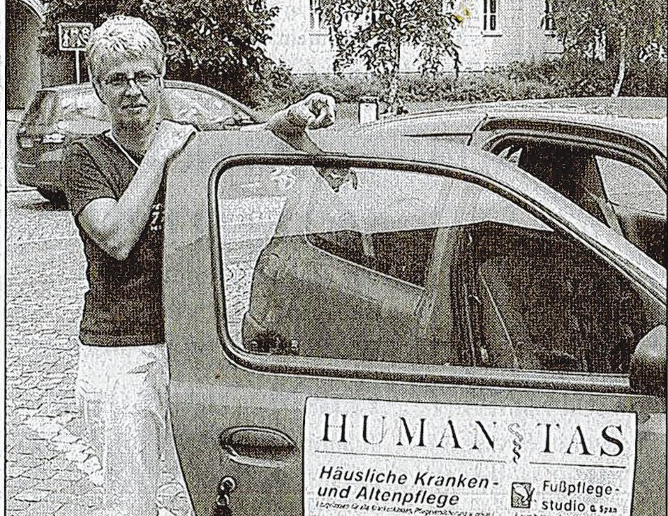 Kirsten Ettmeier beim Umzug in den Kastanienhof 6, Humanitas lautete da noch der Firmenname Foto: Ettmeier