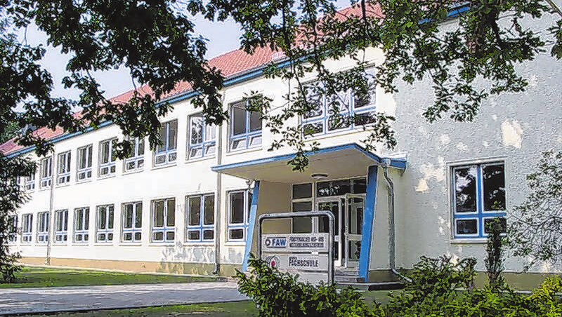 Im ehemaligen Gebäude der Beruflichen Schule in Hangelsberg befindet sich heute die Montessori Oberschule.