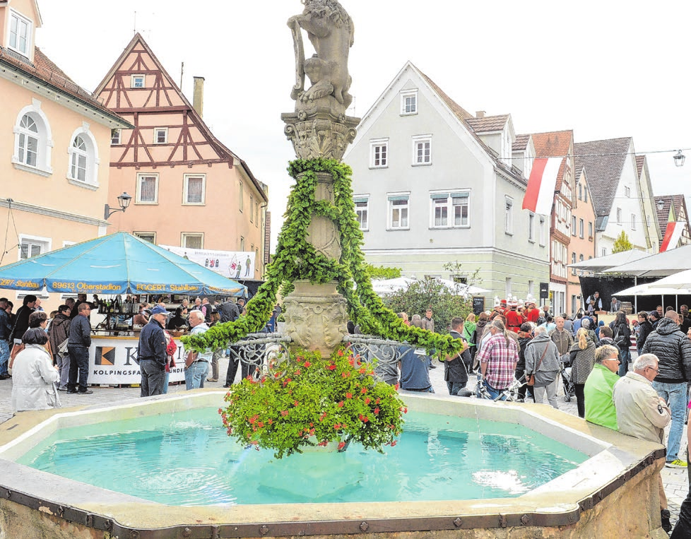 Rund um den Marktbrunnen, entlang der Marktstraße und auf dem Alten Schulhof darf wieder geschlemmt und gefeiert werden.