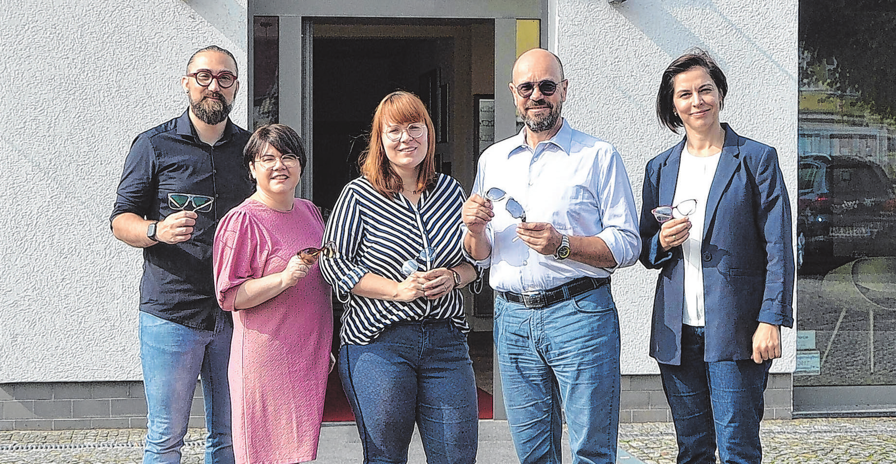 Berger Optik Stammhaus in der Gubener Straße 126 in Eisenhüttenstadt: Geschäftsführer Peter Haubold-Kretschmer, Luise Haubold, Lisa Möbus, Filialleiter Lutz Thiele und Marika Markulla (v.l) Fotos: Reinhard Witteck