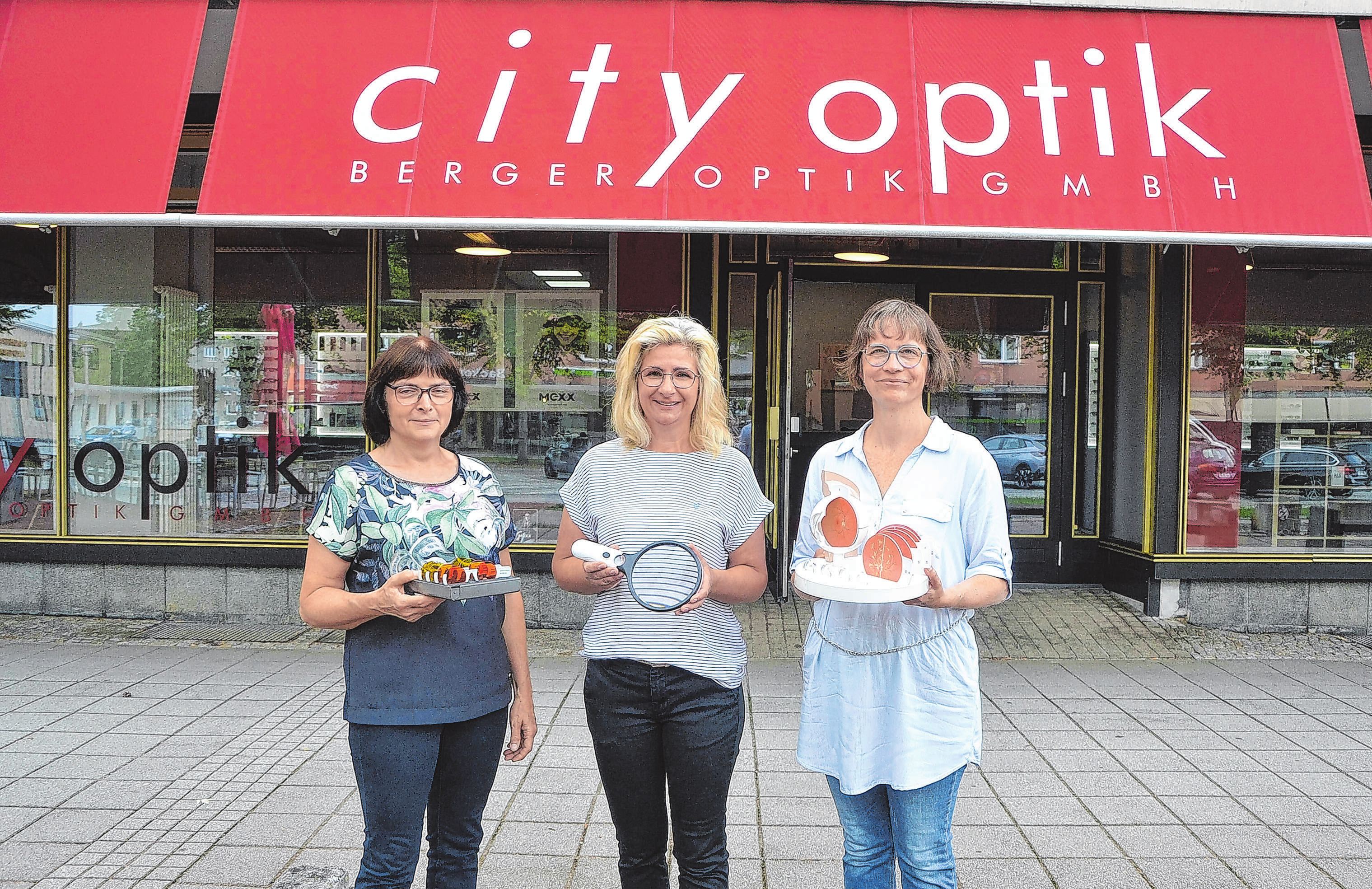 City Optik Eisenhüttenstadt: Filialleiterin Cornelia Harnath, Ines Peisker und Manuela Tischer (v.l.)