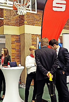 Der Infostand der Sparkasse.