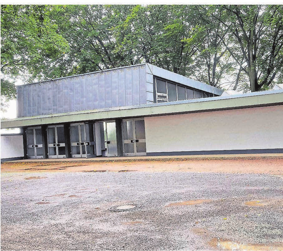 So sah die alte Trauerhalle aus, bevor die Korstens sie in ein neues Schmuckstück für ihren Heimatort Birgden verwandelten. FOTO: KORSTEN