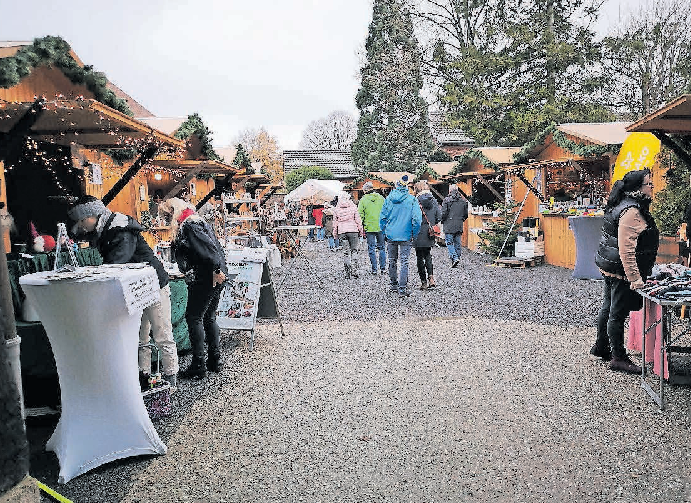 In der Budenstadt gibt es festliche Geschenkideen. FOTO: OTTEN