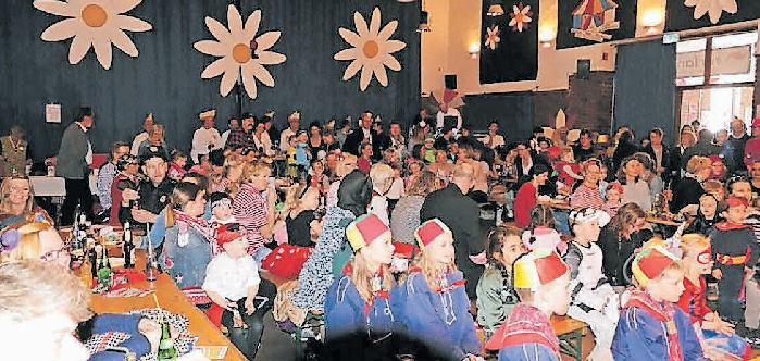 Jubiläum der Kindersitzung: Bereits sechsmal elf Jahre sind bei den Rurblümchen auch die Kleinen ganz groß. FOTO: KG RURBLÜMCHEN