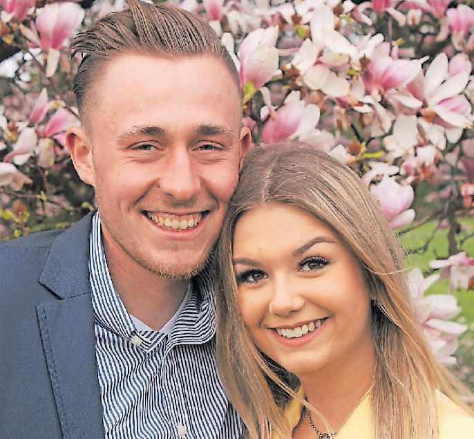 Das strahlende Körrenziger Königspaar: Jonas Jülicher und Lena Worms stehen im Mittelpunkt des Maifestes. FOTO: JUNGGESELLENVEREIN KÖRRENZig