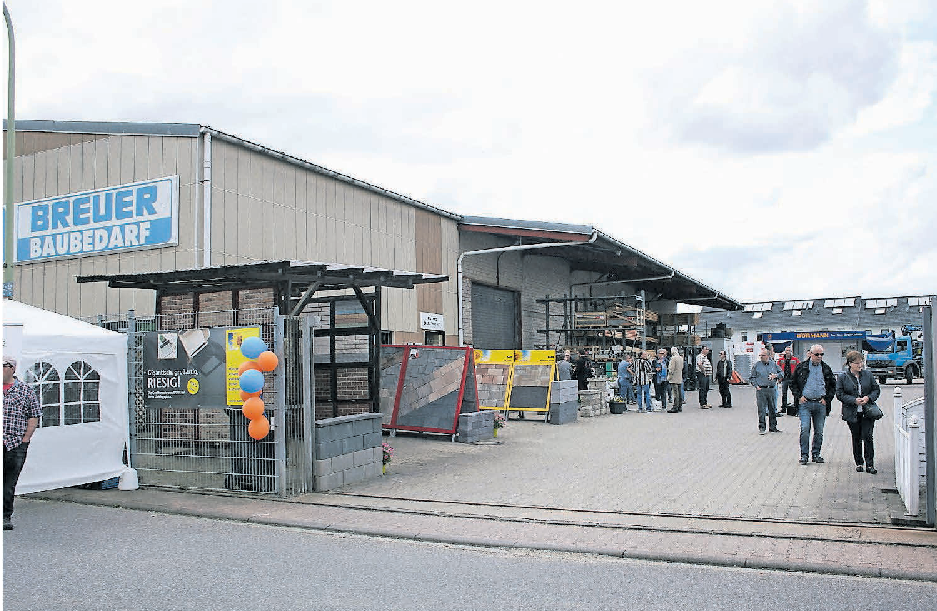 Das Frühlingsfest bietet eine gute Gelegenheit, sich von der Attraktivität und der Leistungsfähigkeit der hier vertretenen Unternehmen ein Bild zu machen. FOTO: RALF SCHWUCHOW