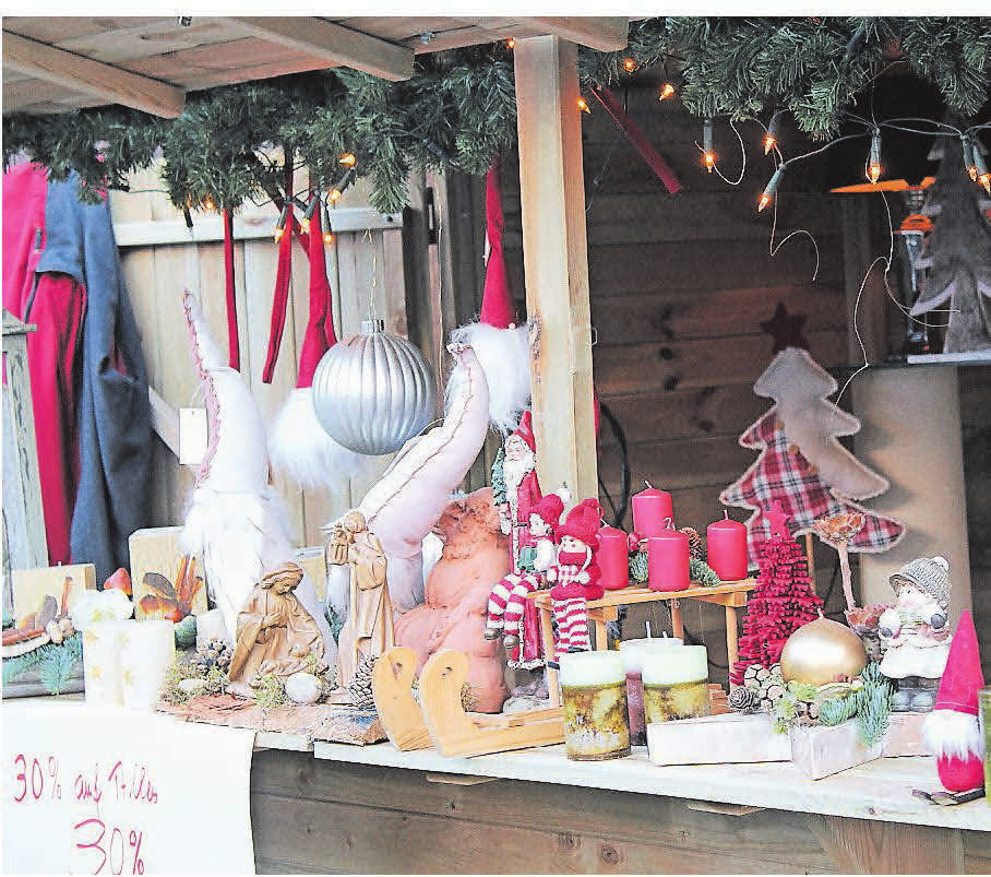 Weihnachtliches Ambiente beim Linnicher Budenzauber: 14 Stände finden sich in diesem Jahr auf dem Place de Lesquin. FOTO: NALINI DIAS
