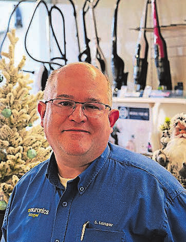 Der Vorsitzende des Werberings, Siegfried Langer, empfiehlt einen vorweihnachtlichen Bummel durch Kohlscheid.