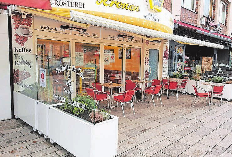 Einladend präsentiert sich auch der nun mit Heizstrahlern ausgestattete Außenbereich der Kaffeerösterei am Kaiserplatz. FOTO: RALF SCHWUCHOW