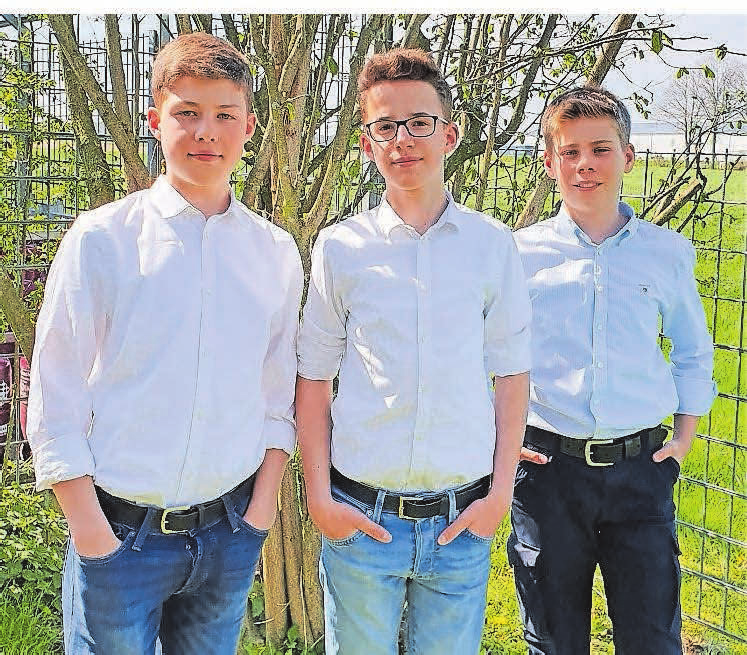 Schülerprinz Arne Houben mit Noah Koska und Cornelius Rongen. FOTO: BRUDERSCHAFT