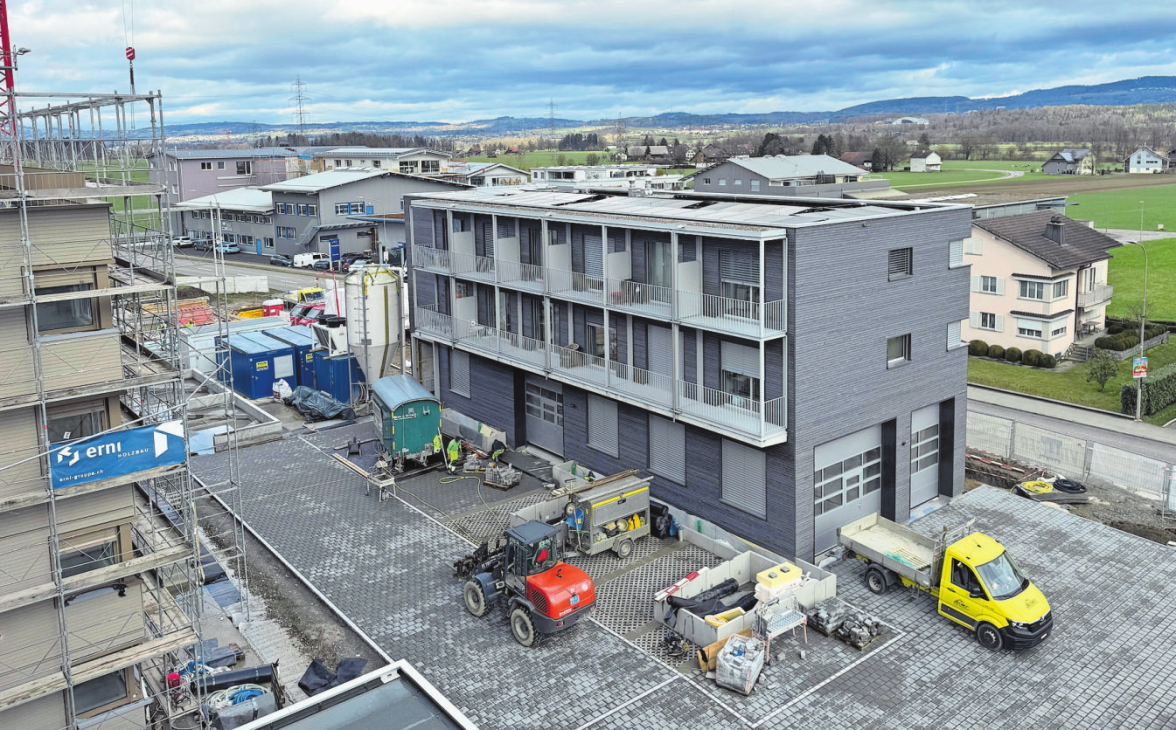 Die Überbauung vereint Wohnen und Arbeiten, wodurch ein dynamisches Umfeld geschaffen wird. Bild: zvg