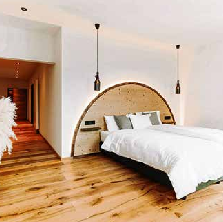 Die modernen Apartments verbinden alpinen Charme mit einzigartigem Bier-Stil: ausgestattet mit eigener Küche, einem gemütlichen Relax-Wohnzimmer und liebevollen Details rund ums Thema Bier. Nina Koch; Olena, Corri Seizinger, Annamorphosis - stock.adobe.com
