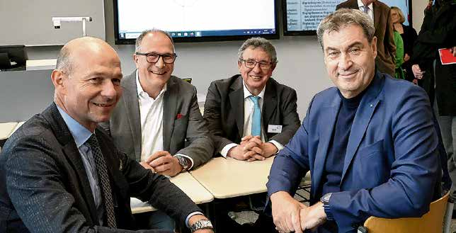 Oberbürgermeister Thomas Kiechle, Alexander Hold, Schulleiter Josef Mirl und Ministerpräsident Dr. Markus Söder